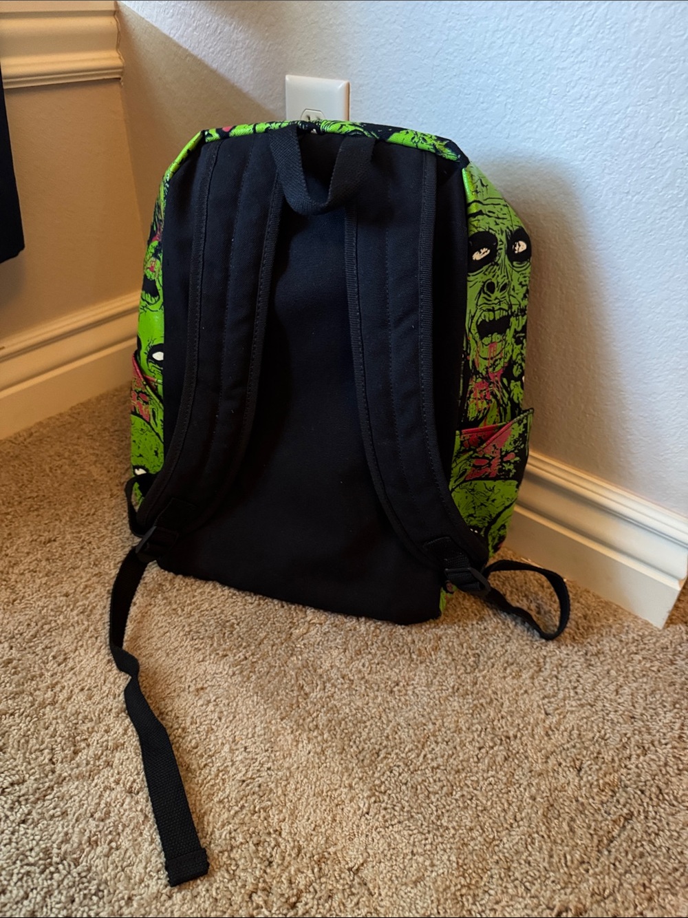 Zombie Backpack - Picture 2 of 5